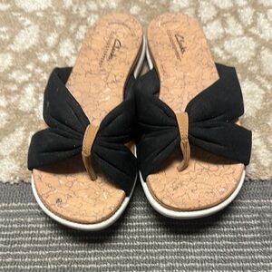 Clarks Black and Tan Bow Sandals